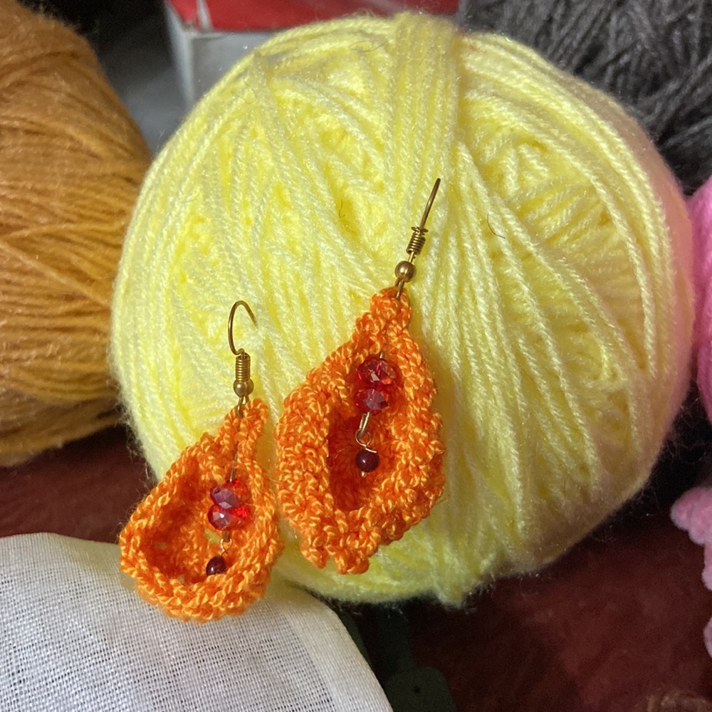 Combo of 5 crochet hoop earrings - Picture 5 of 8